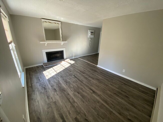 Building Photo - 5138 Linbar Dr