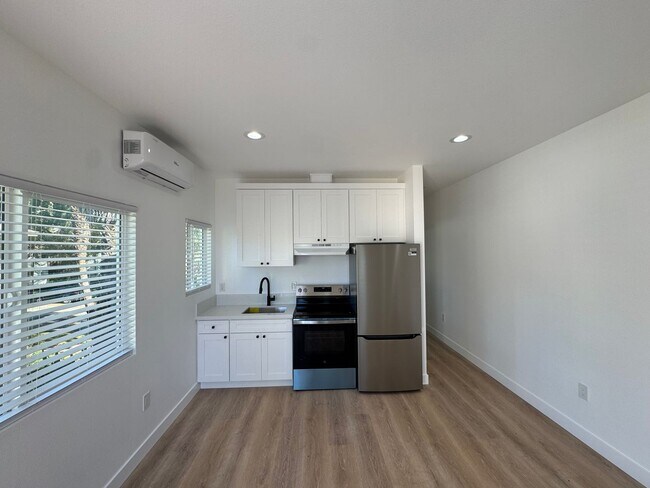 Foto del edificio - Large New Construction 1 bed 1 Bath Apartment for Rent In Long Beach!
