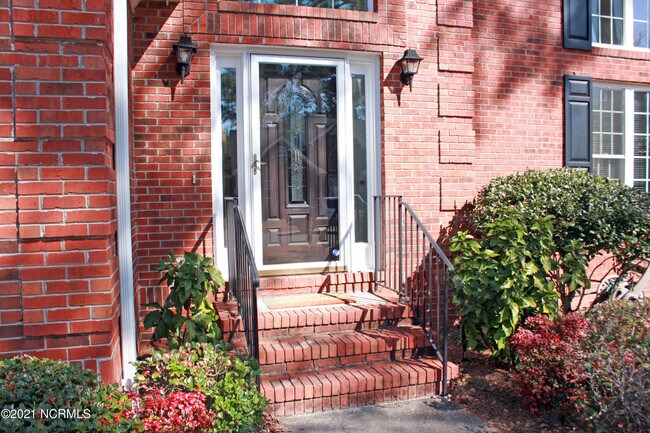 Foto del edificio - 6119 Dorsett Pl