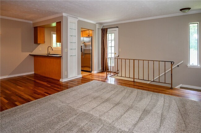 Foto del edificio - 808 Eastbrooke Ln