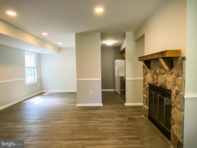 Foto del edificio - 53 Basswood Ct