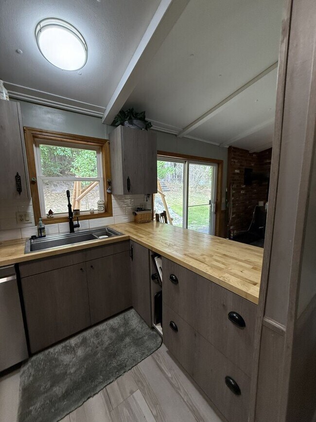 Foto del edificio - Rare Seasonal Frankfort Find-Fully Furnished!
