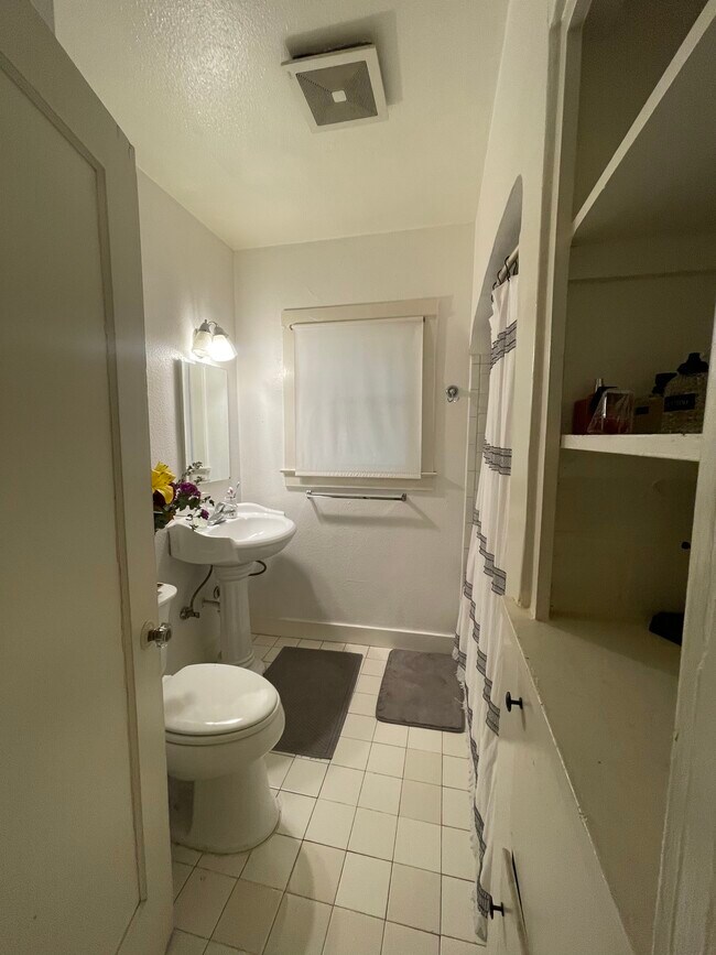 Foto del edificio - 3672 T St