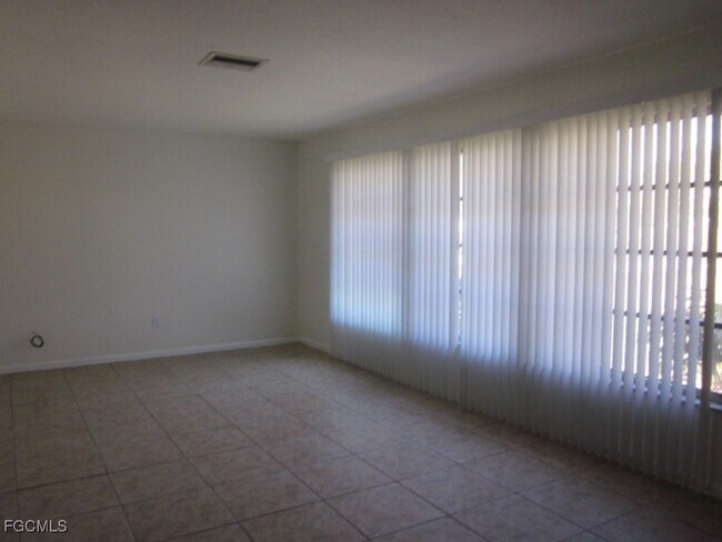 Foto del edificio - 5716 Riverside Dr