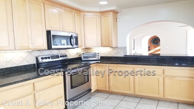 Foto del edificio - 3 br, 2 bath House - 124 Lorimer St.