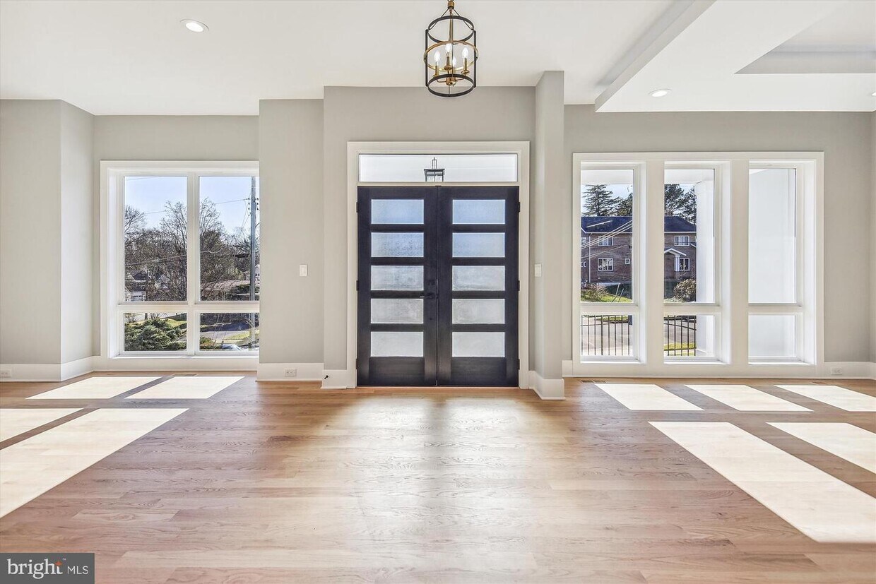 Foto principal - 6702 Hazel Ln