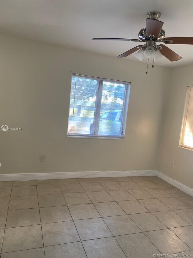 Foto del edificio - 1217 NE 127th St