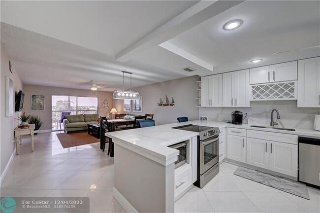 Building Photo - 4629 Poinciana St