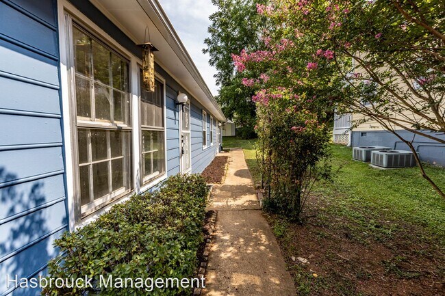 Foto del edificio - 917 Montrose Ave