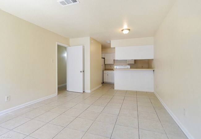 Building Photo - 3252 Kabel Dr