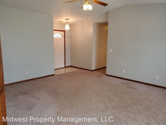 Building Photo - 3 br, 2 bath House - 2101 Osage Dr