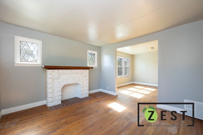 Building Photo - 5235 Haverhill St