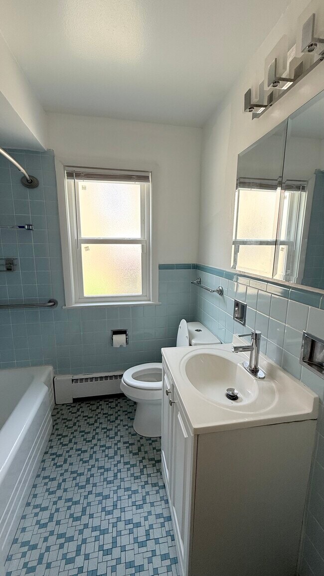 Foto del edificio - 3030 N Oleander Ave