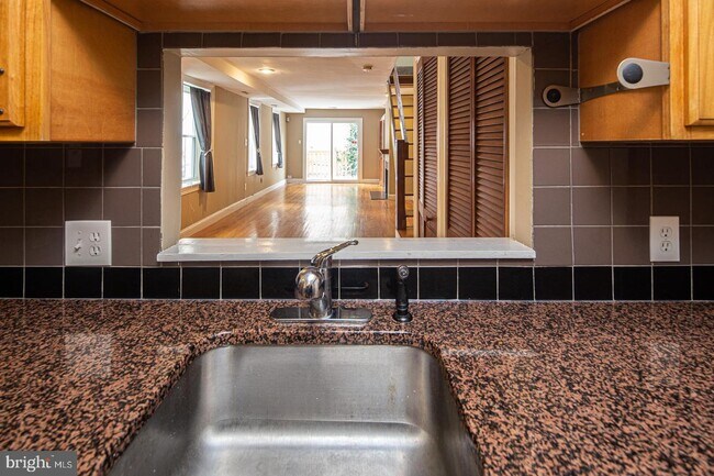 Foto del edificio - 558 N 16th St