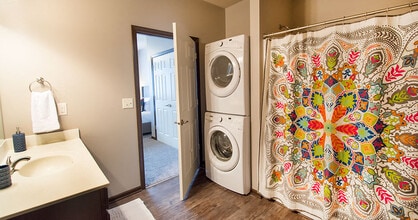 Walnut Lake Apartments photo'