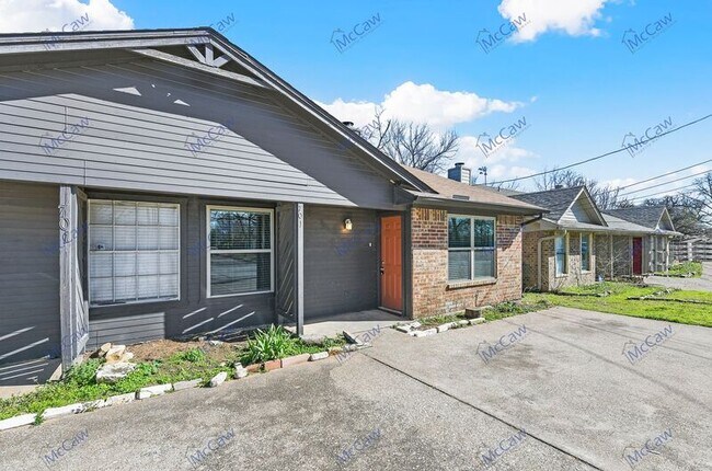 Foto del edificio - 701 S Elm St