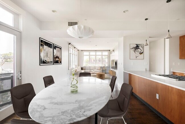 Building Photo - 401 Washington St