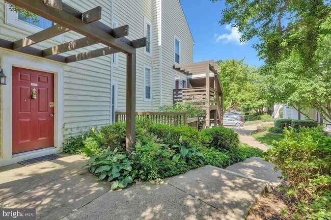 Foto del edificio - 10070 Oakton Terrace Rd
