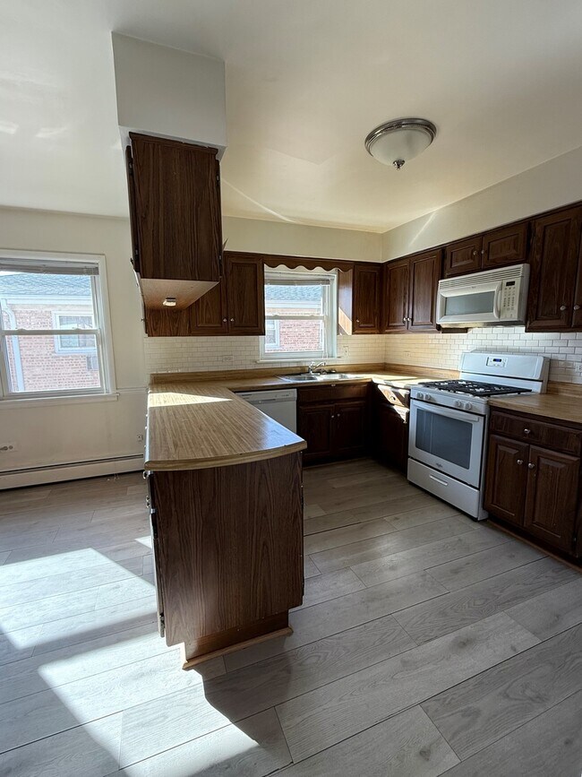 Foto del edificio - 8527 W Berwyn Ave