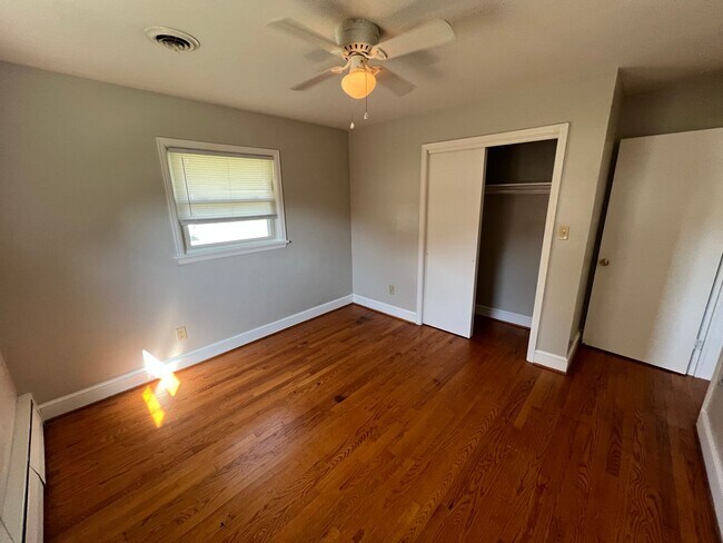 Foto del edificio - 1302 Penley Blvd