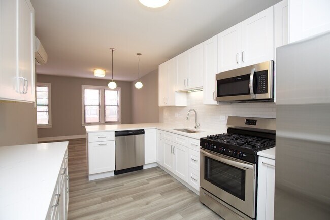 Building Photo - 3938 N Janssen Ave