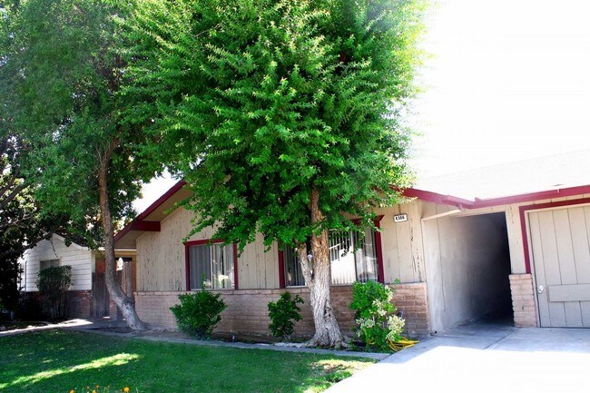 Building Photo - 4566 E University Ave