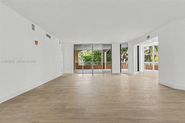 Foto del edificio - 731 Crandon Blvd