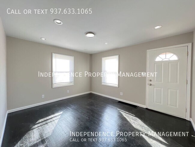 Building Photo - Patterson Home! **FREE APPLICATION AND $75...
