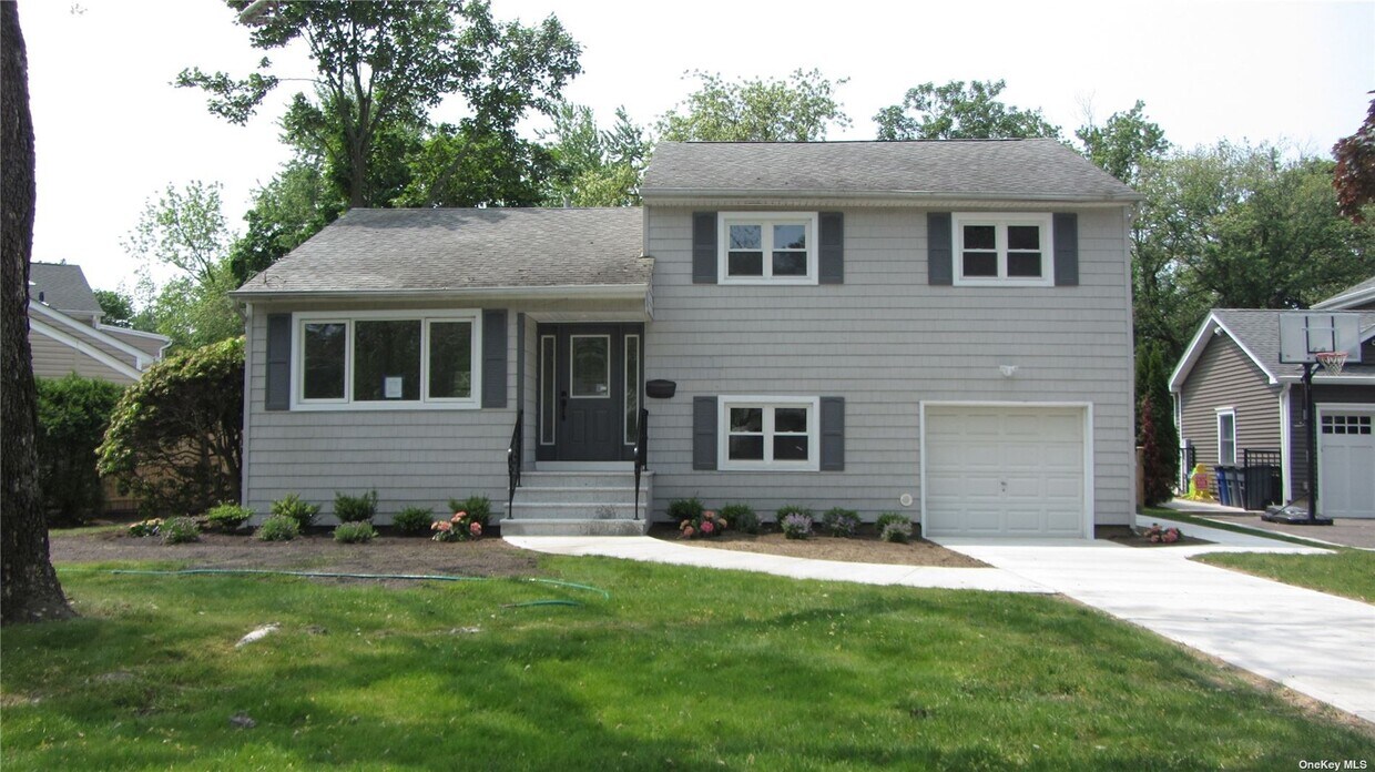 47 Bengeyfield Dr, East Williston, NY 11596 House Rental in East