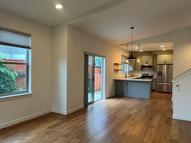 Foto del edificio - Contemporary 3/2.5 Talent home in Central Location | Available Now