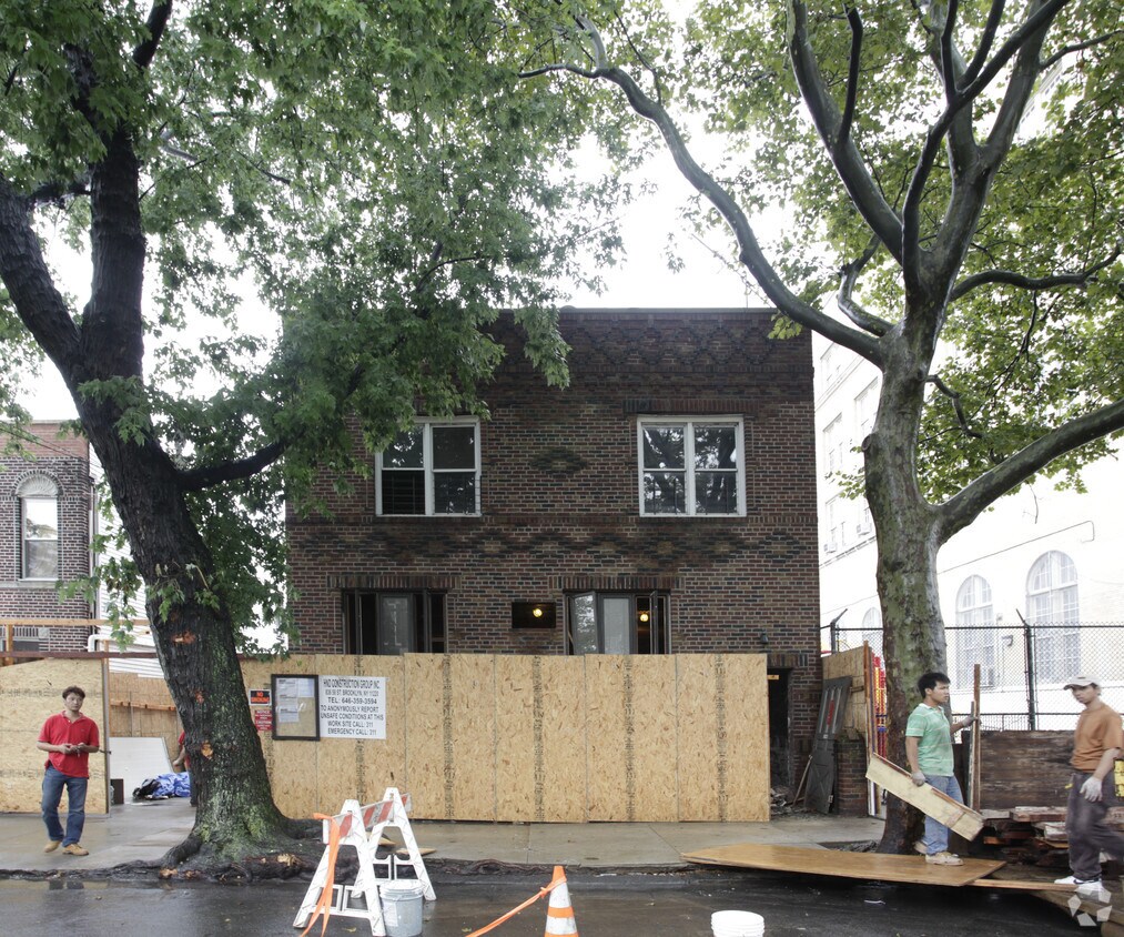 Building Photo - 1046 58th St