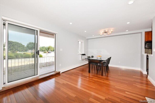 Foto del edificio - 320 E Shore Rd