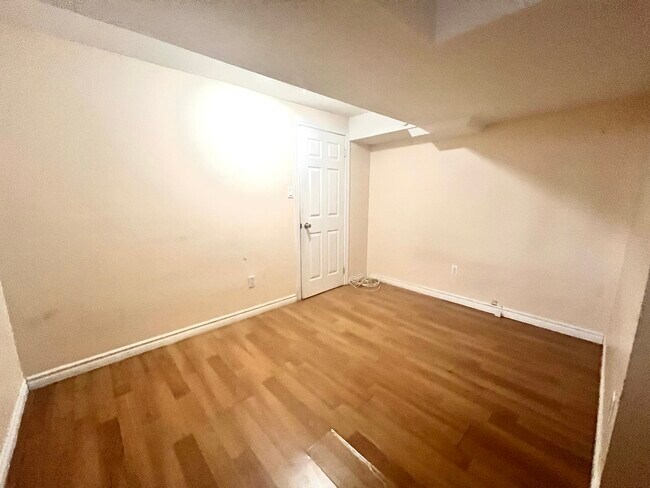 Photo du bâtiment - 2 BED - 2 BATH - AJAX - BASEMENT