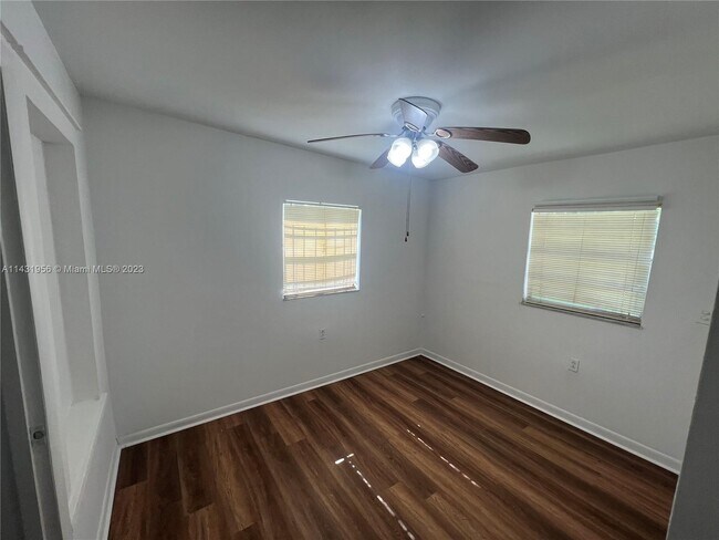 Foto del edificio - 1880 NW 28th St