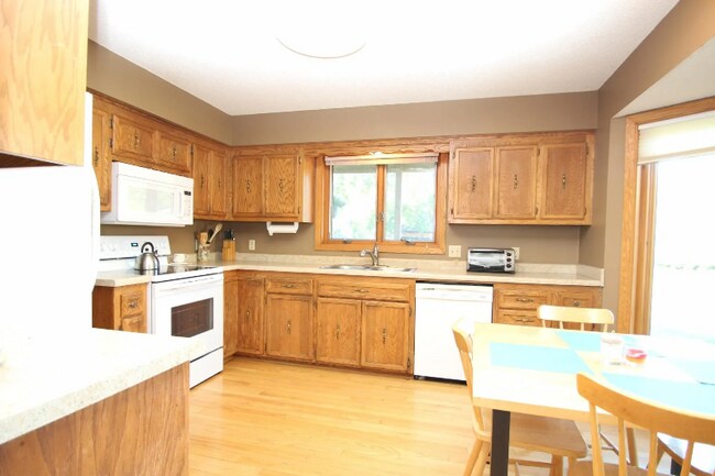 Building Photo - 2721 Westcliffe Dr
