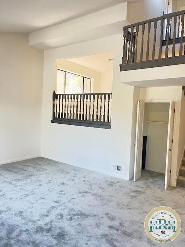 Foto del edificio - Spacious 3BR|2.5BA Home in the heart of Brisbane