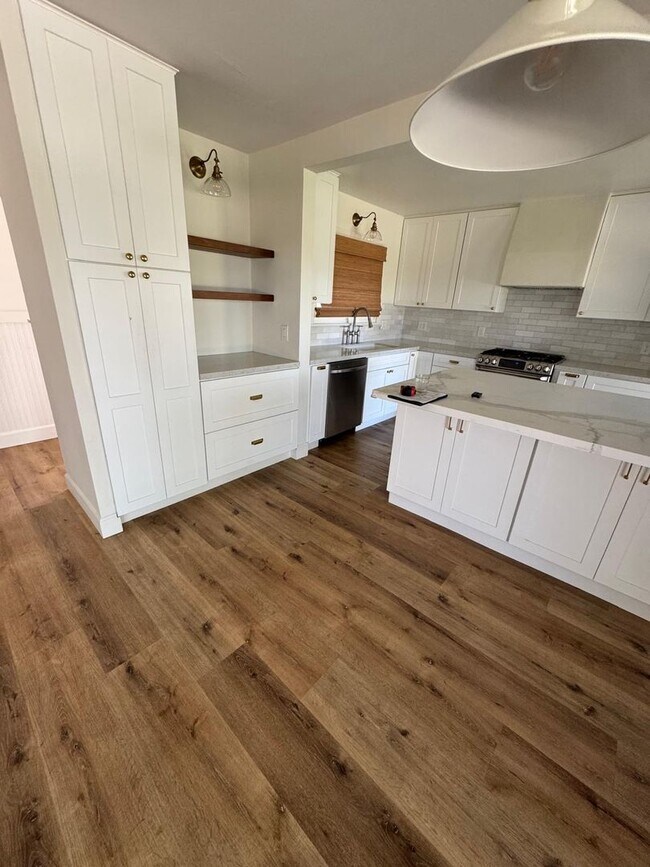 Foto del edificio - 3 Bedrooms 2 baths house fully remodeled.