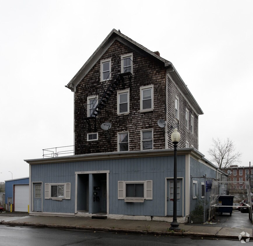 Building Photo - 1870-1874 Purchase St