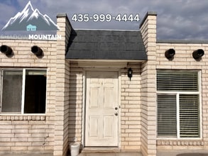 Building Photo - 365 W 550 N