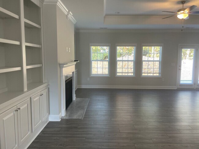 Building Photo - 3 Bedroom End Unit Townhome - New Construc...