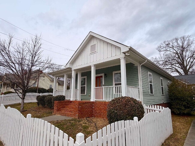 Foto del edificio - Charming 3-Bedroom Home in the Heart of Raleigh!