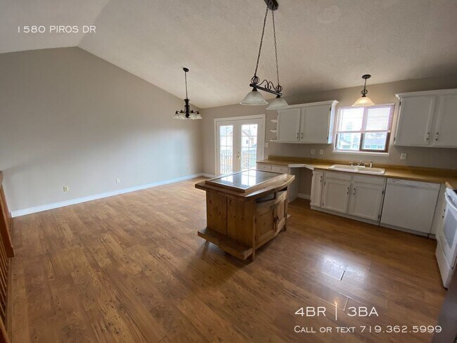 Building Photo - Single Family, Corner Lot, Powers Corridor