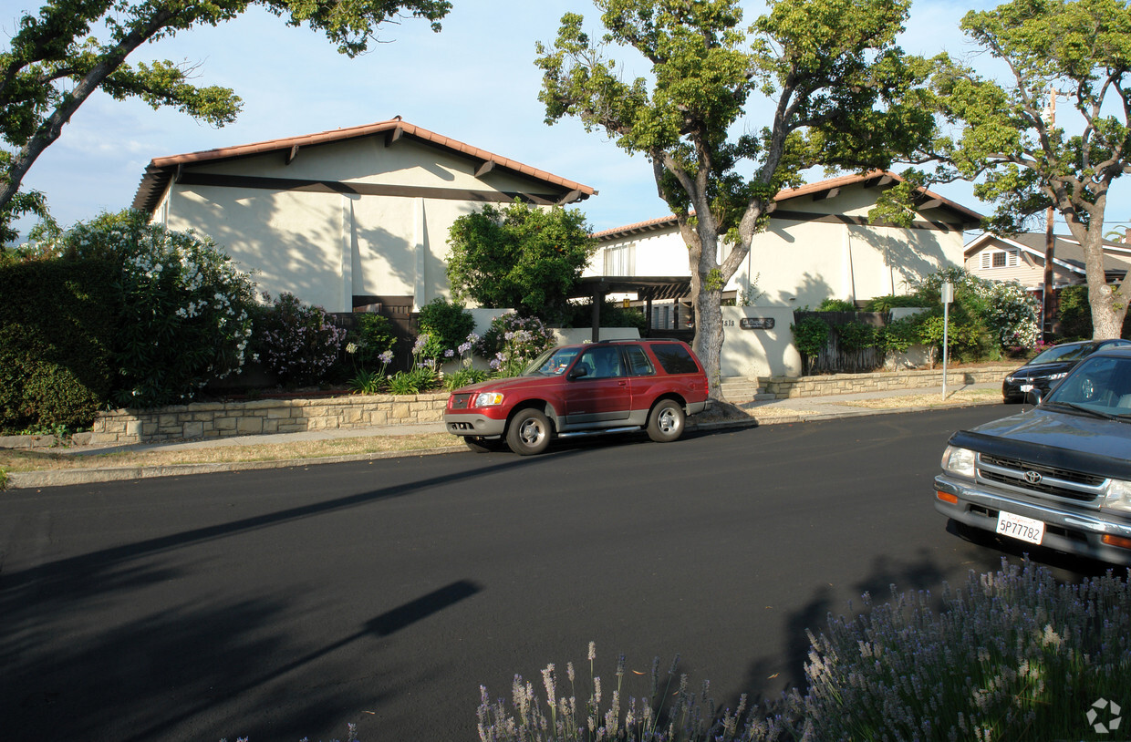 Building Photo - La Chapala Apartments