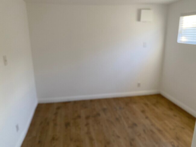 Building Photo - 1108 E 67th St