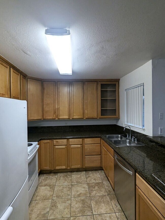 Building Photo - Very Nice Condo