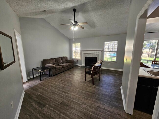 Foto del edificio - 2428 Beechnut Ln