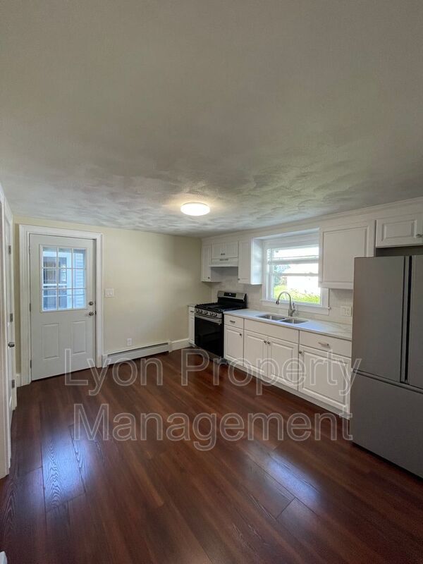 Building Photo - 16-18 Westly St