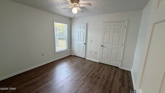 Foto del edificio - 9117 Laird St