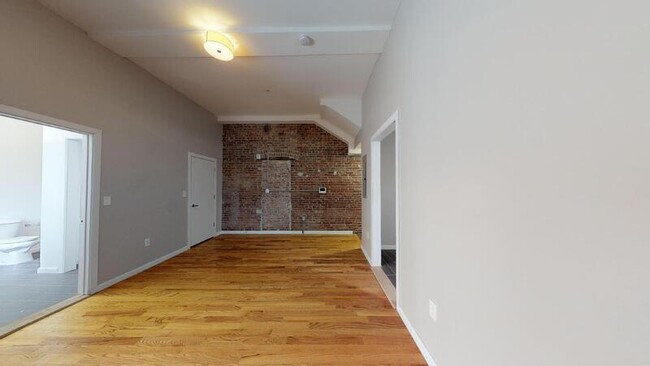 Building Photo - 231 E North Ave