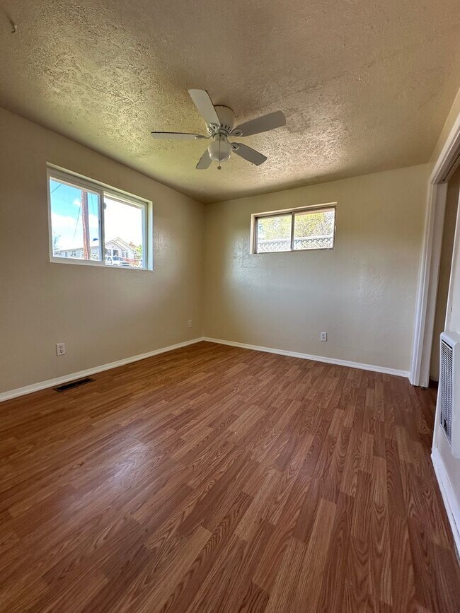 Foto del edificio - 1037 Laurel St